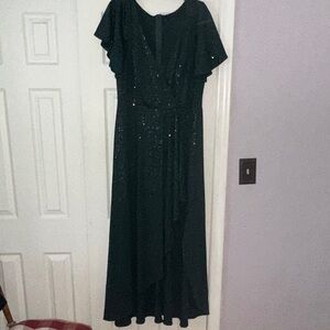 Elegant Green Maxi Dress with Glitter